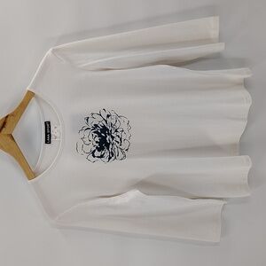 Lana Sport By Lana Lee Top Size Large White Blue Floral Quarter Sleeve Tee